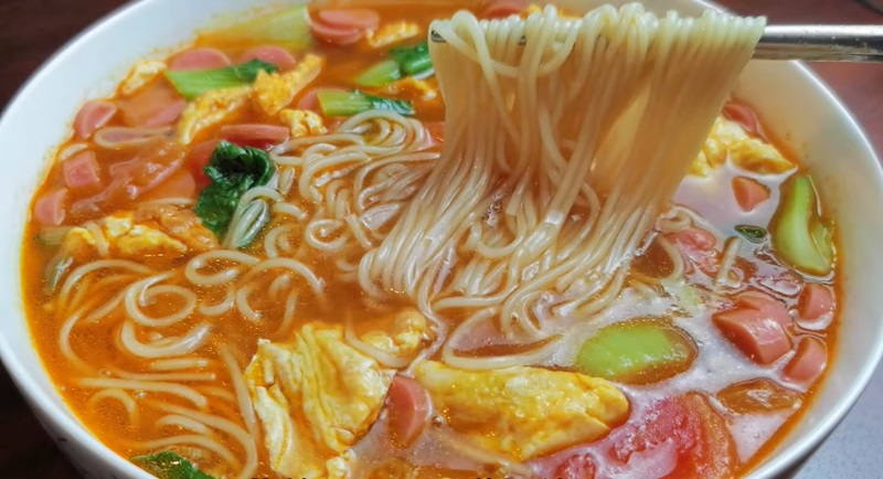 Noodles with Tomato Egg Sauce